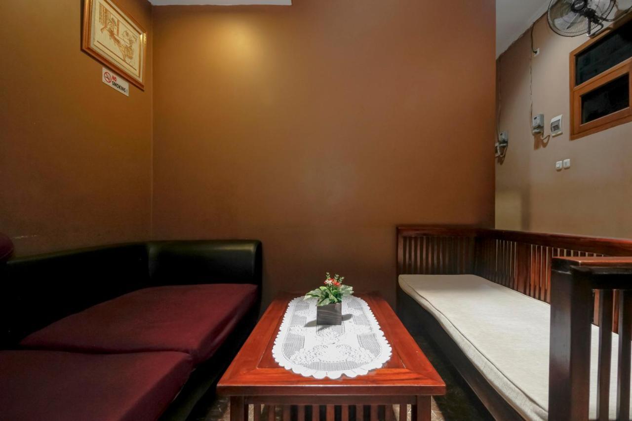 Reddoorz Near Manggarai Station 2 Hotel Jakarta Kültér fotó