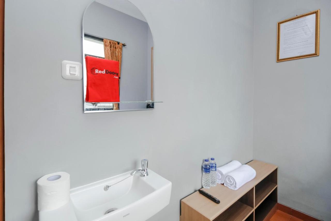 Reddoorz Near Manggarai Station 2 Hotel Jakarta Kültér fotó